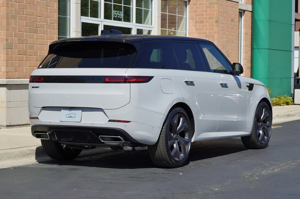 2025 Land Rover Range Rover Sport SE photo 5