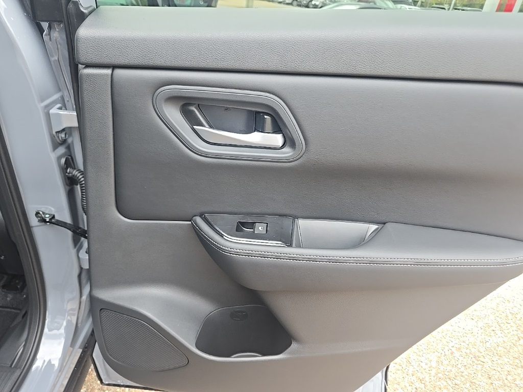 2026 Nissan Rogue SV photo 26