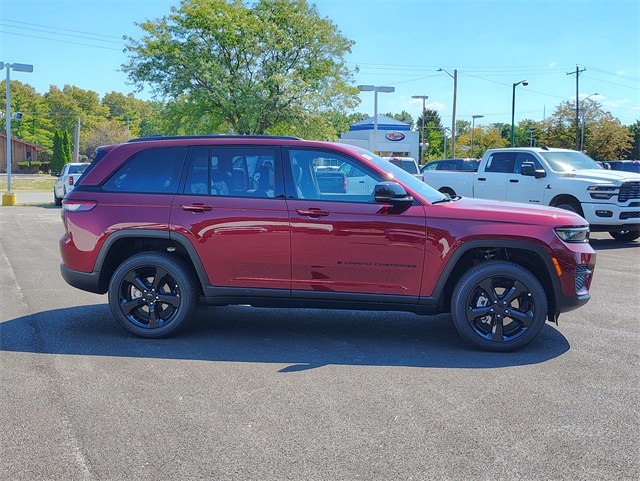 2025 Jeep Grand Cherokee Laredo Altitude photo 7
