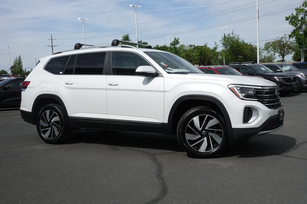 2025 Volkswagen Atlas SEL photo 2