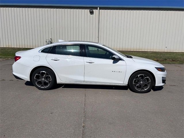 2023 Chevrolet Malibu 1LT photo 2