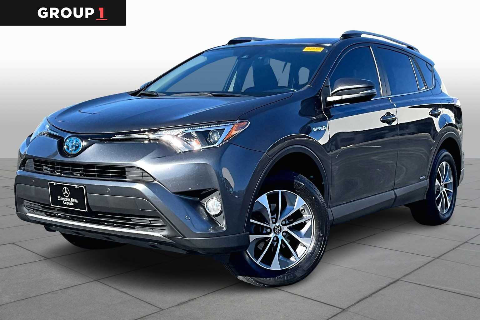 2017 Toyota RAV4 XLE's photo