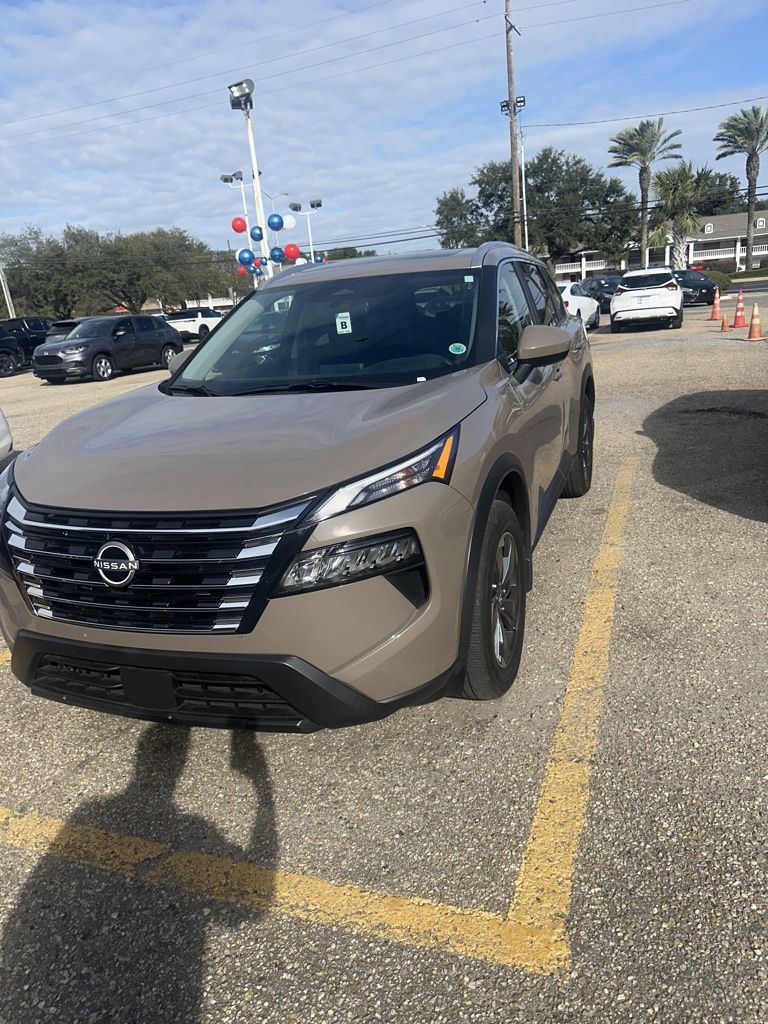 2025 Nissan Rogue SV's photo