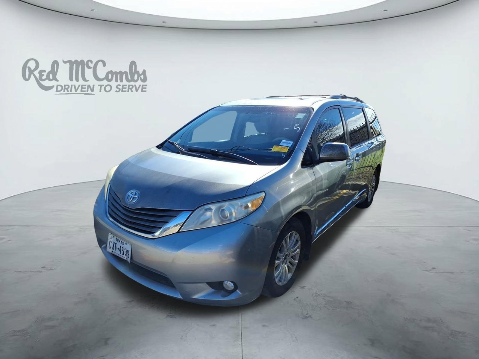 2013 Toyota Sienna XLE's photo