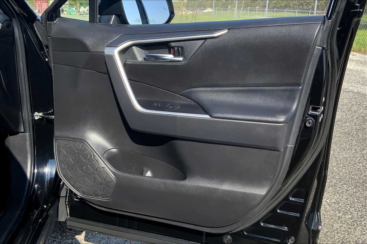 2022 Toyota RAV4 XLE photo 20