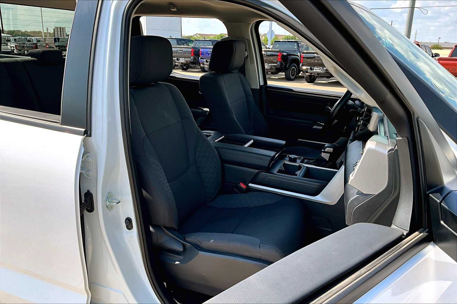 2024 Toyota Tundra SR5 photo 8