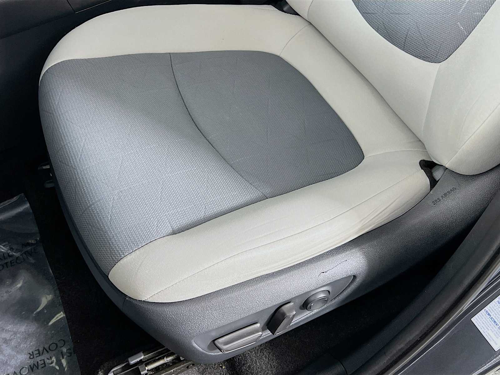 2019 Toyota RAV4 XLE photo 3