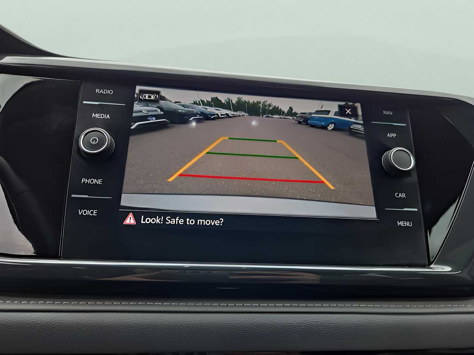 2022 Volkswagen Taos SEL photo 19
