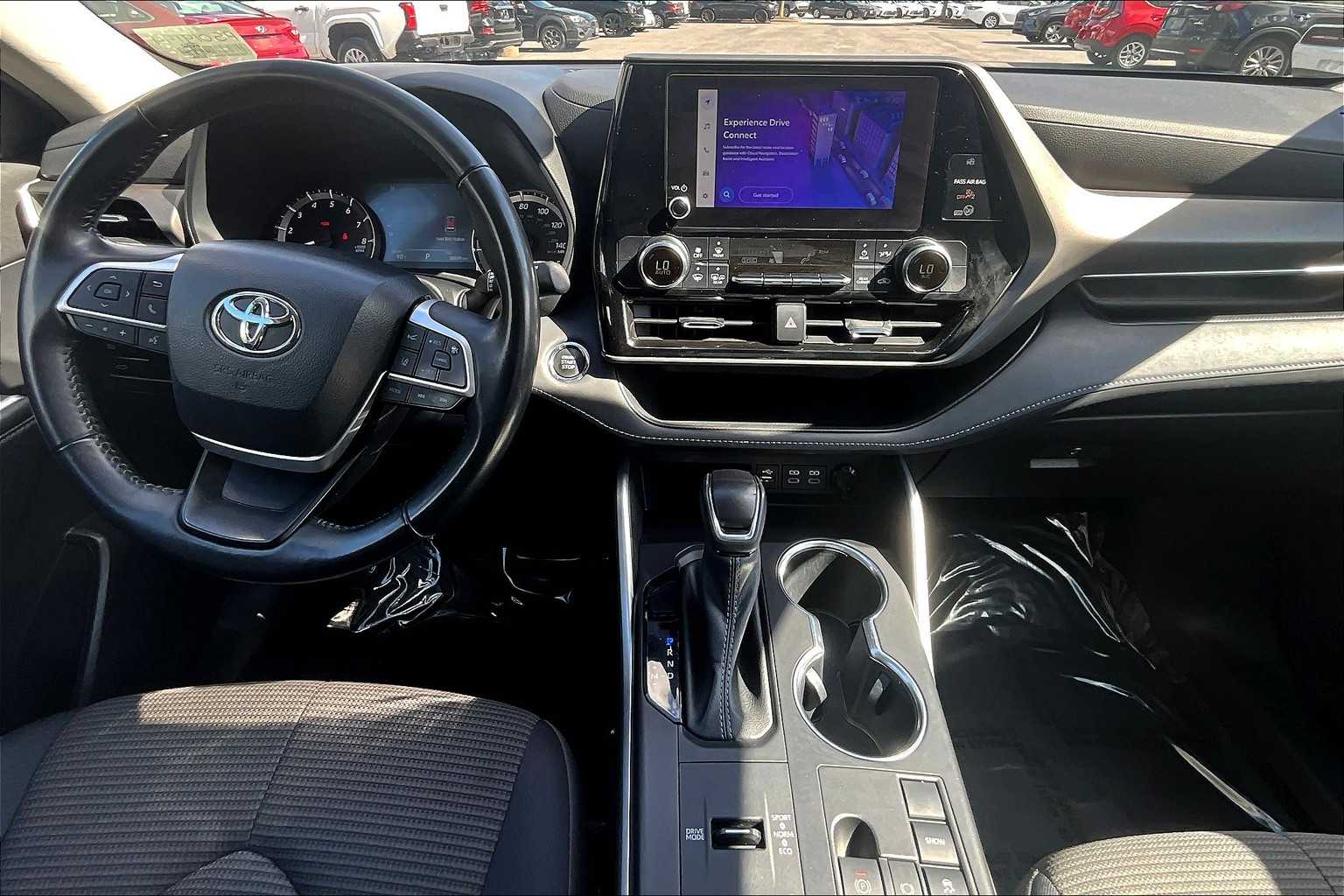 2023 Toyota Highlander LE photo 14