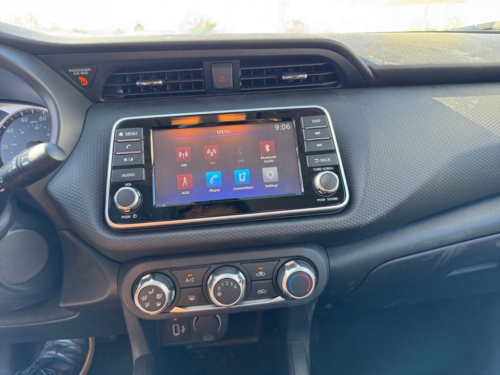 2025 Nissan Kicks Play S photo 11