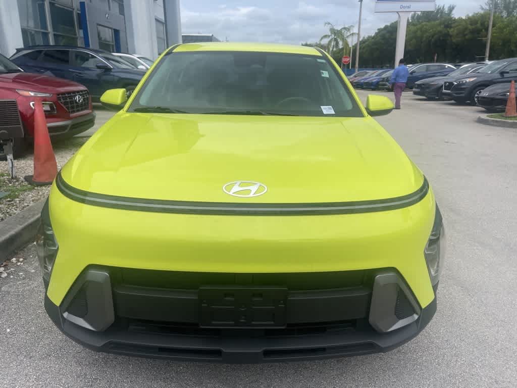 2024 Hyundai Kona SE photo 2