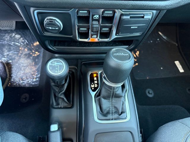 2025 Jeep Gladiator Sport photo 23