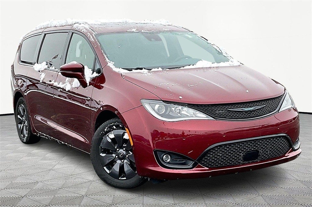 2020 Chrysler Pacifica Hybrid Limited photo 3