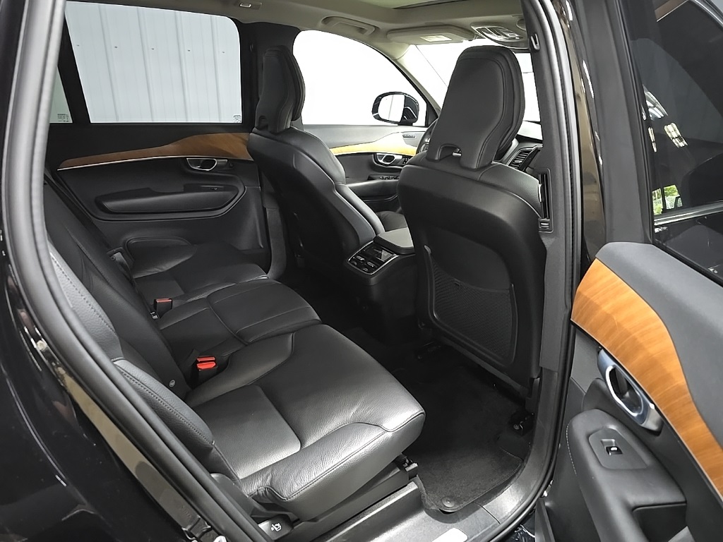 2024 Volvo XC90 B5 Plus photo 16