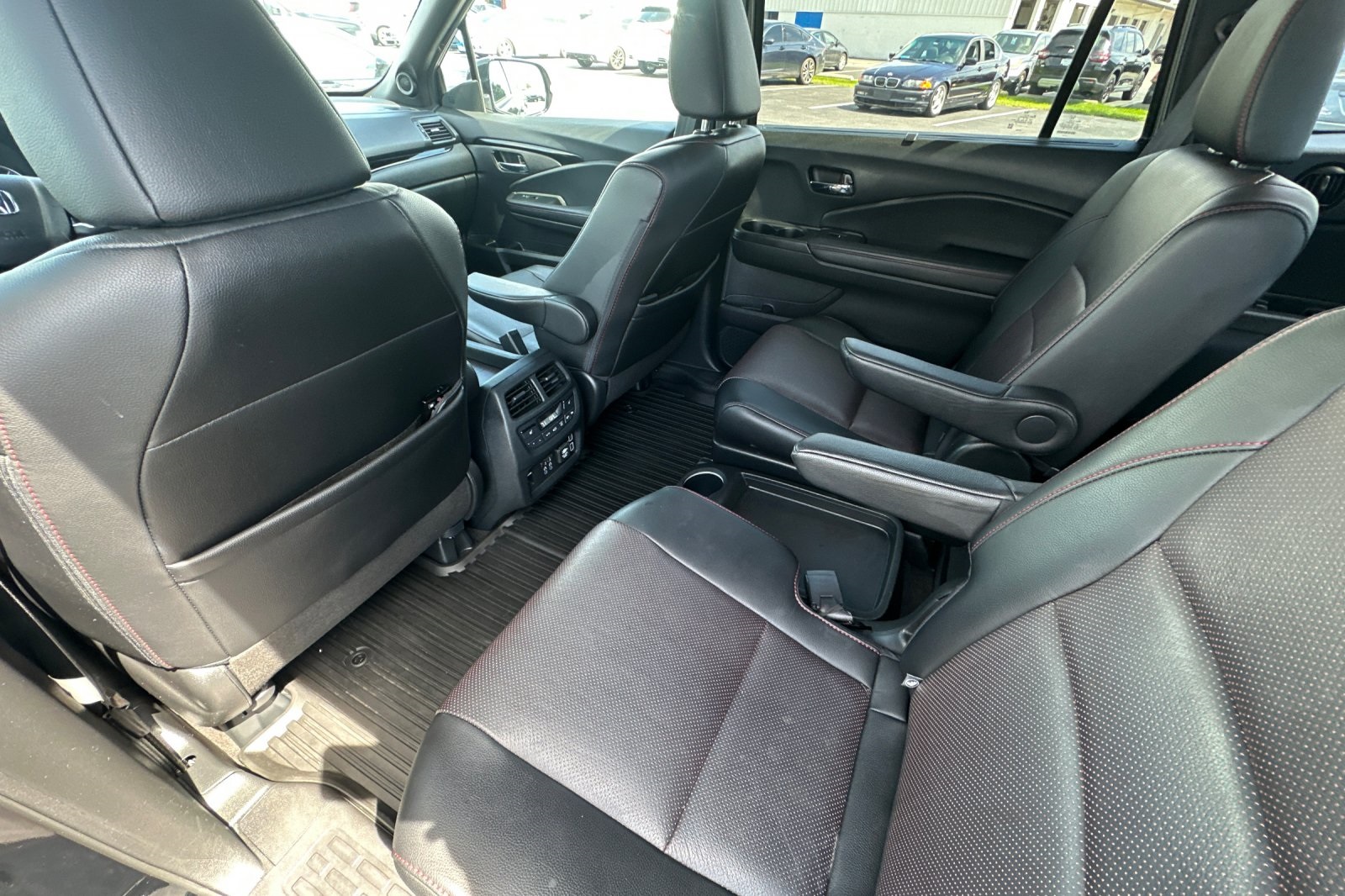 2022 Honda Pilot Black Edition photo 11