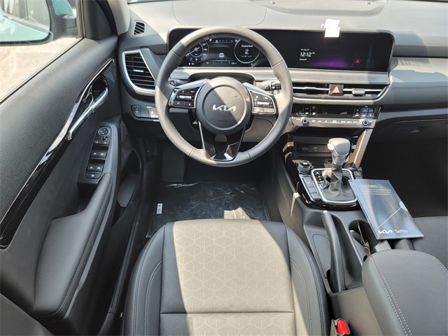 2026 Kia Seltos EX photo 22