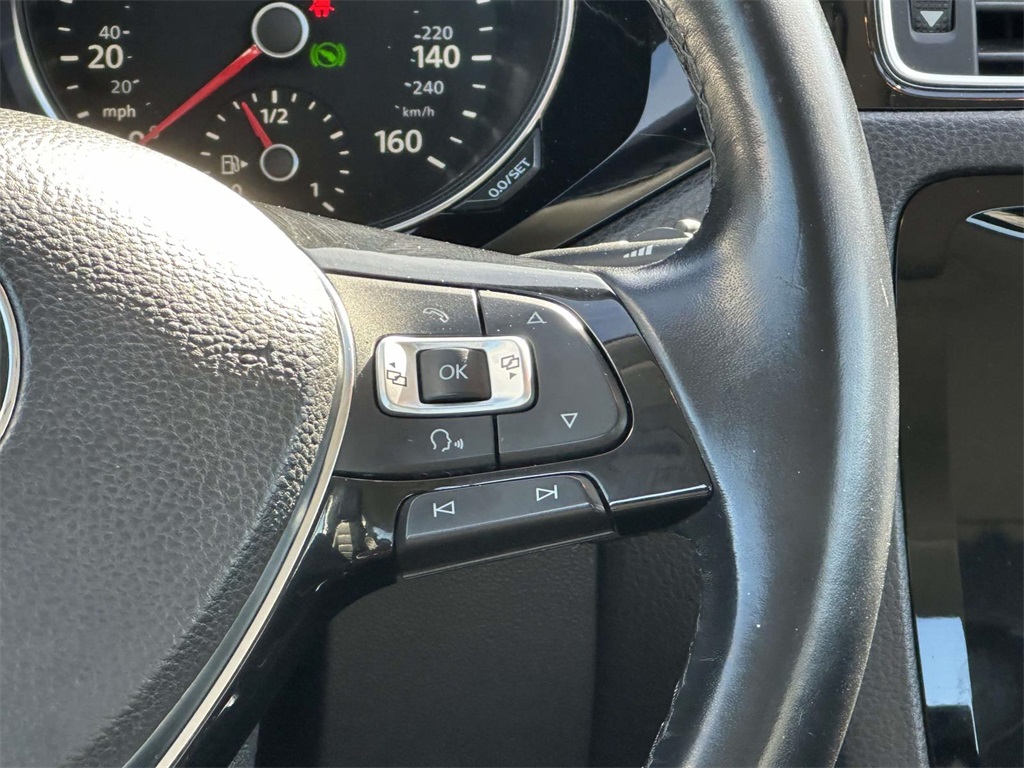 2015 Volkswagen Jetta 2.0 TDI SEL photo 21