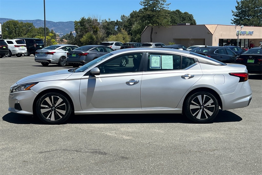 2022 Nissan Altima 2.5 SV photo 12