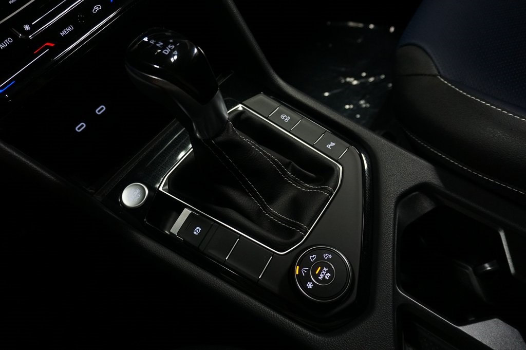 2025 Volkswagen Taos SEL photo 14