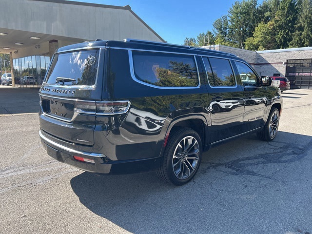 2023 Jeep Wagoneer L Series III photo 3