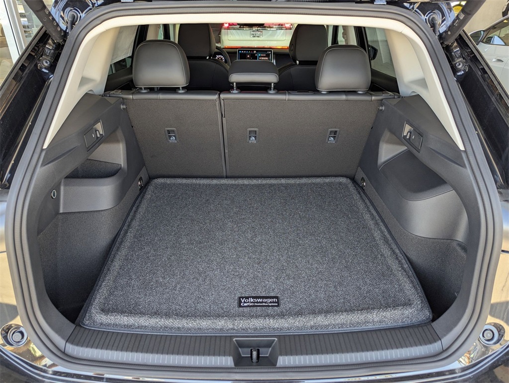 2025 Volkswagen Tiguan SE photo 14