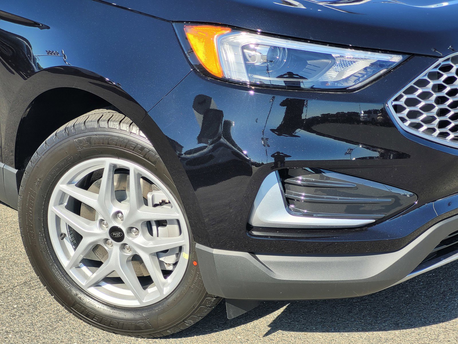 2024 Ford Edge SEL photo 3