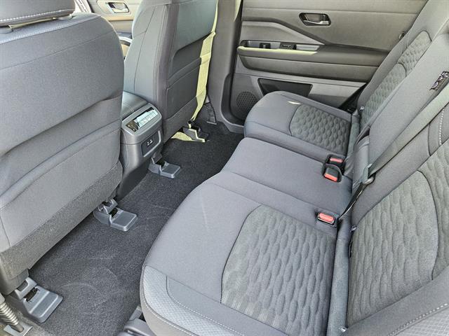 2025 Nissan Pathfinder SV photo 18