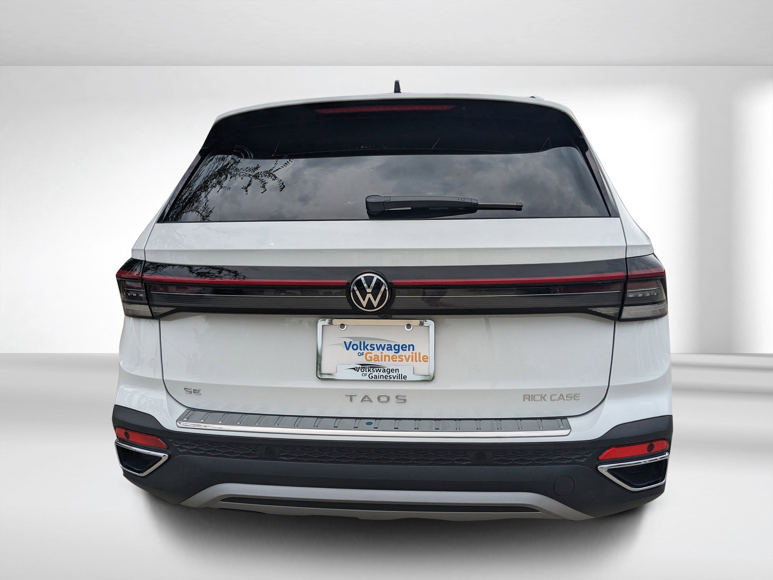2025 Volkswagen Taos SE photo 4