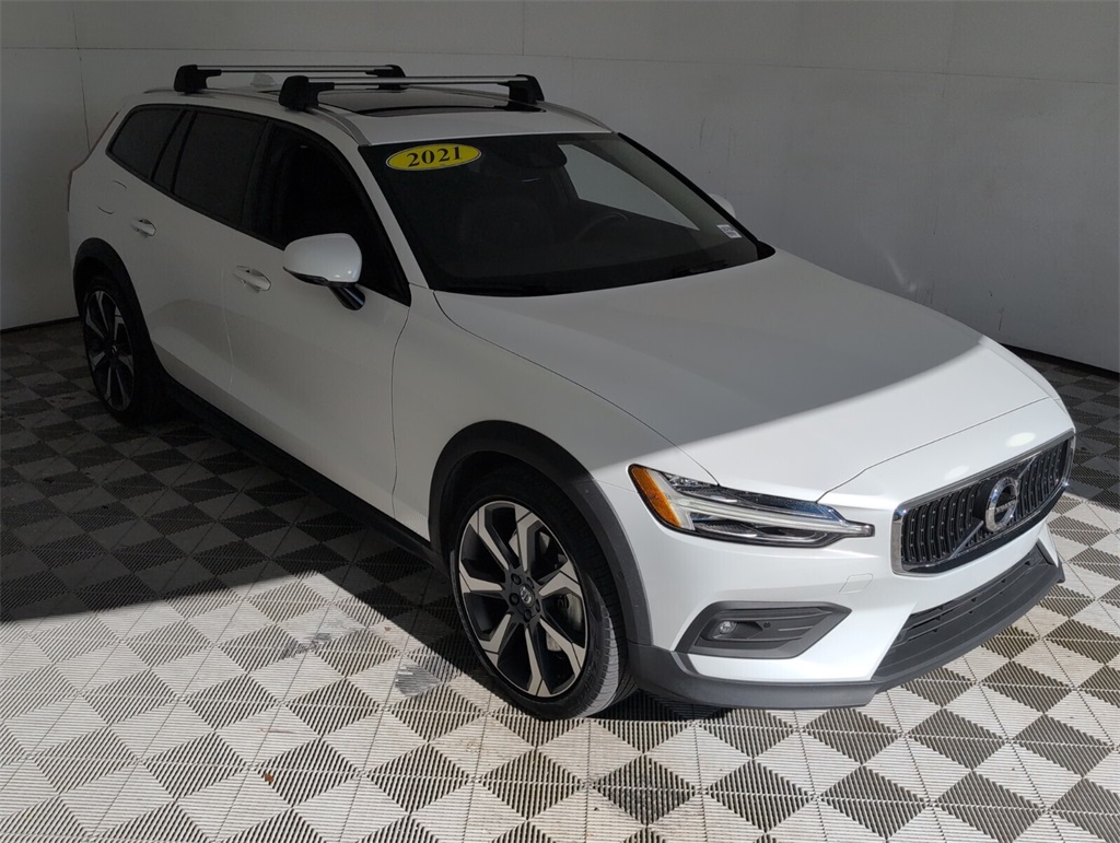 2021 Volvo V60 Cross Country T5 photo 2