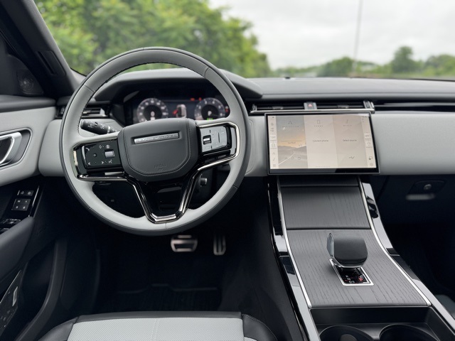 2026 Land Rover Range Rover Velar SE photo 10