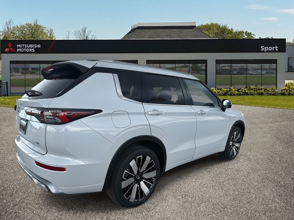 2025 Mitsubishi Outlander SEL photo 3