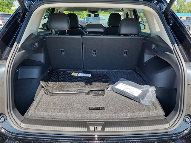 2025 Volkswagen Tiguan SE photo 4