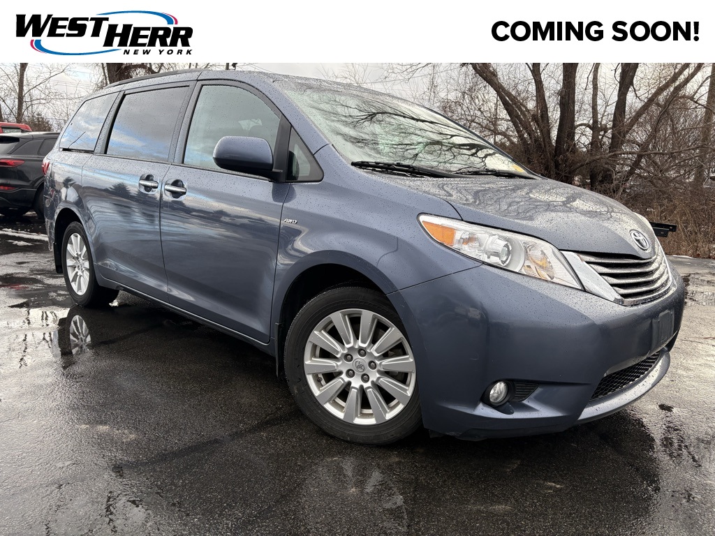 2017 Toyota Sienna XLE's photo
