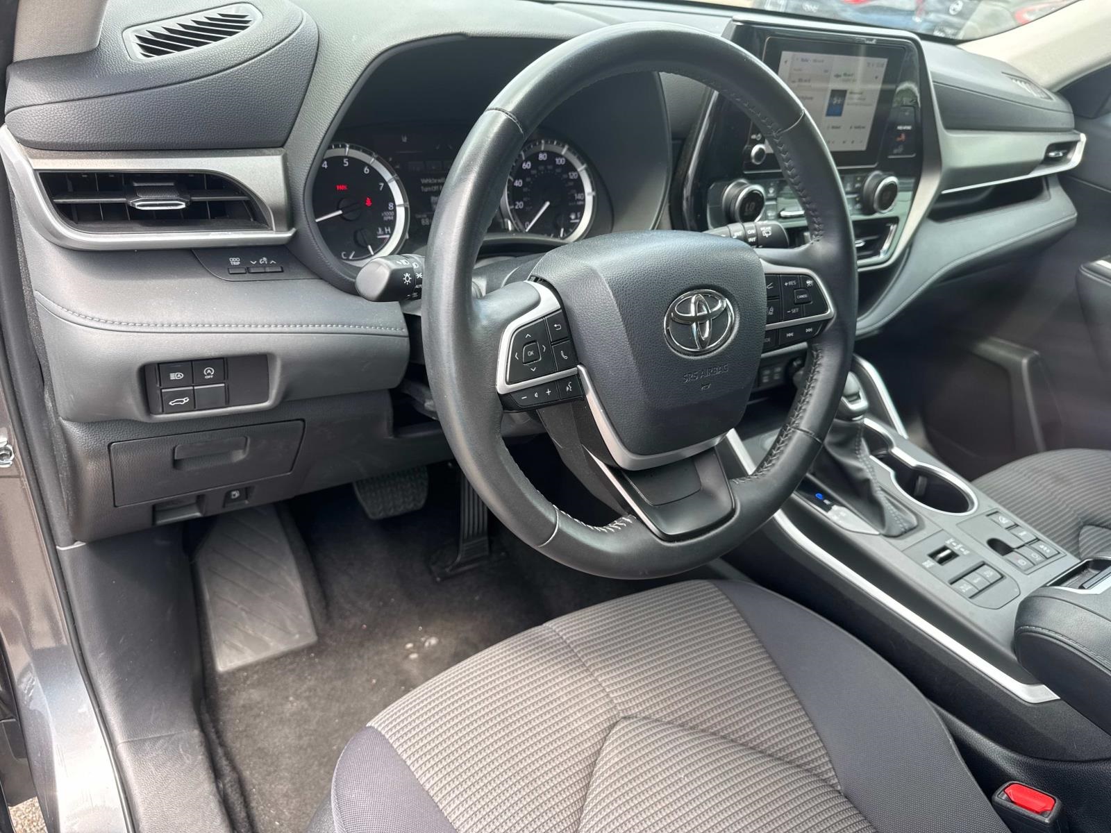 2024 Toyota Highlander LE photo 17