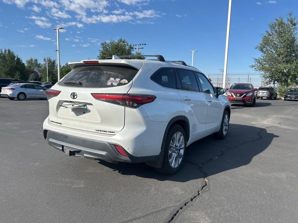 2022 Toyota Highlander Limited photo 3