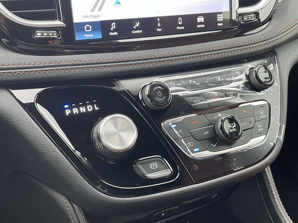 2026 Chrysler Pacifica Pinnacle photo 35