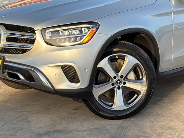 2022 Mercedes Benz GLC 300 photo 3