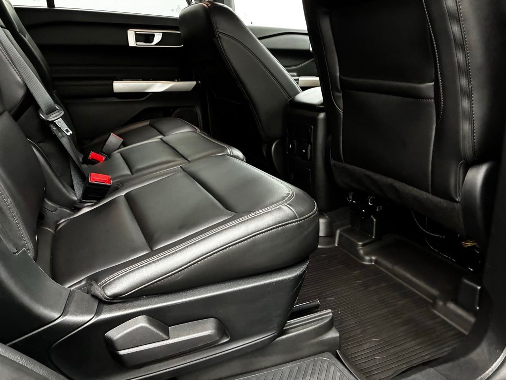 2023 Ford Explorer XLT photo 29