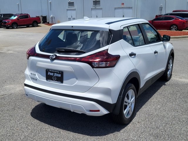 2025 Nissan Kicks Play S photo 2