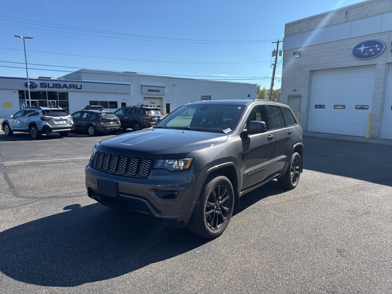 2021 Jeep Grand Cherokee Laredo X photo 2