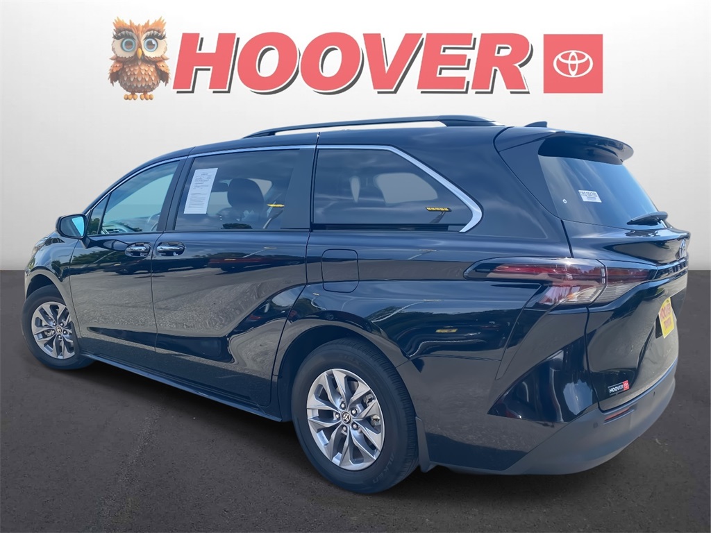 2024 Toyota Sienna XLE photo 4
