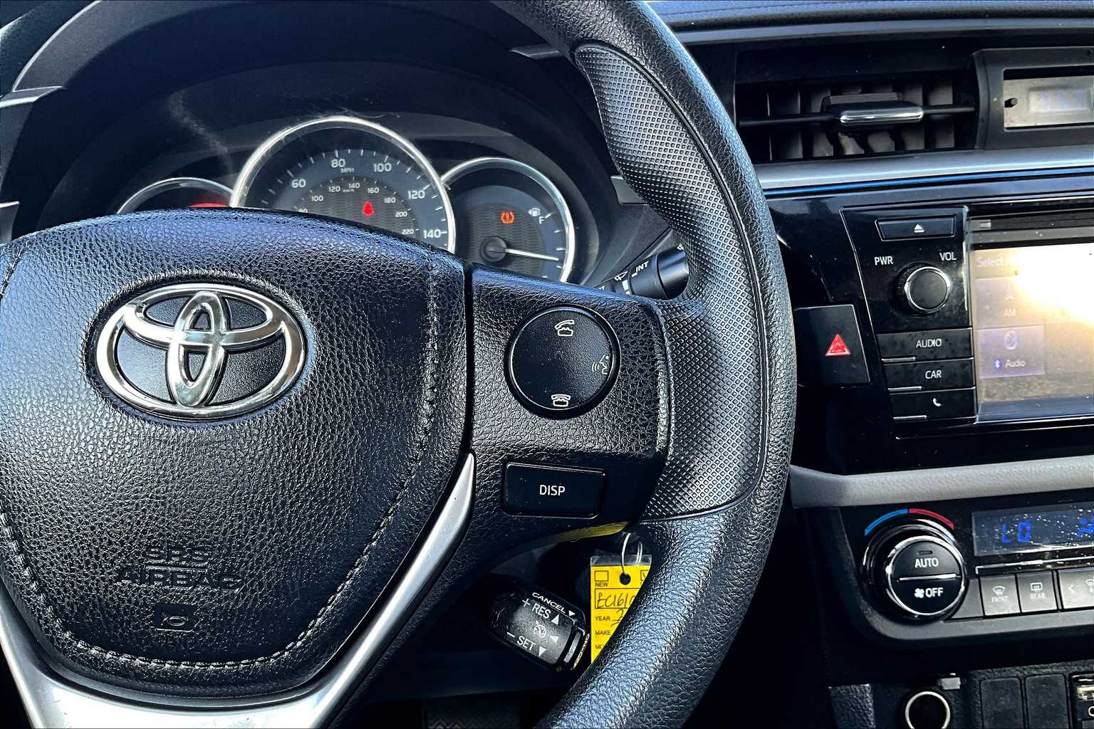 2014 Toyota Corolla LE photo 22