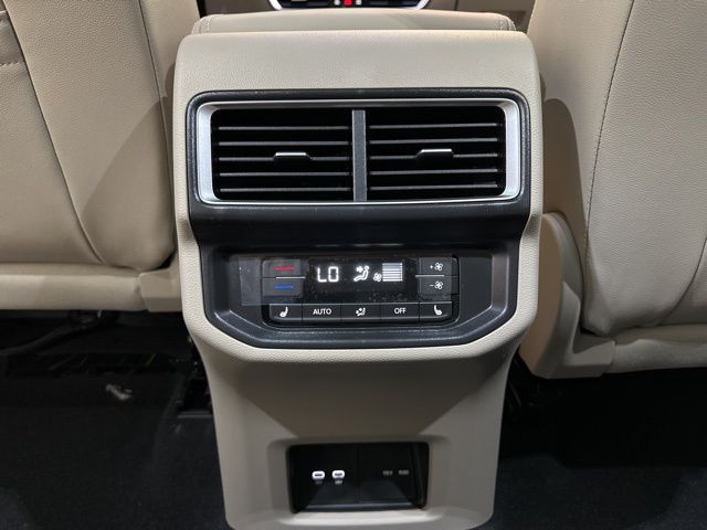 2025 Volkswagen Atlas SEL Premium R-Line photo 26