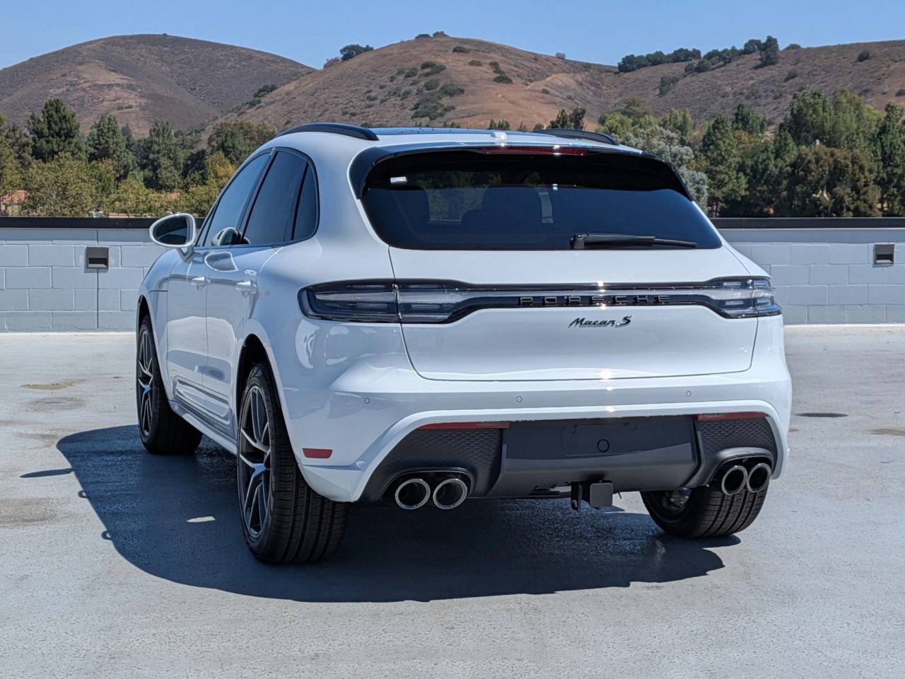 2025 Porsche Macan S photo 3
