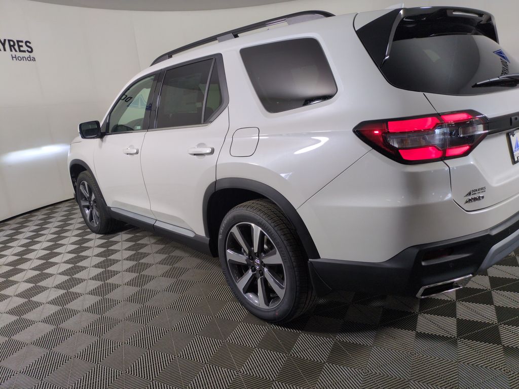 2025 Honda Pilot Touring photo 2