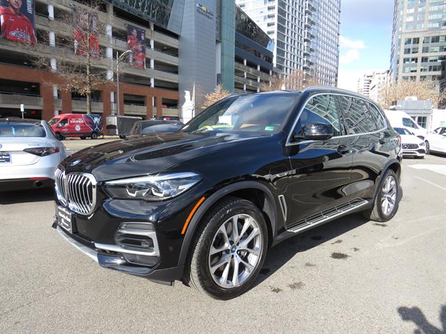 2023 BMW X5 45e's photo
