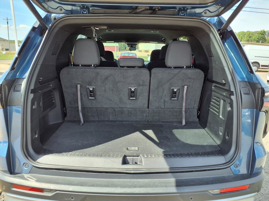 2025 Chevrolet Traverse photo 3