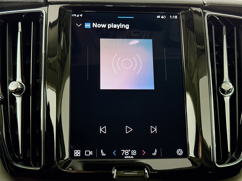 2025 Volvo XC60 Hybrid T8 photo 14