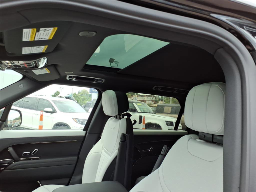 2025 Land Rover Range Rover Sport SE photo 10