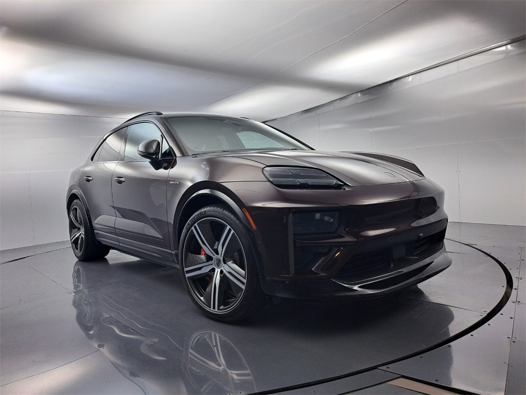 2024 Porsche Macan Electric Turbo photo 9
